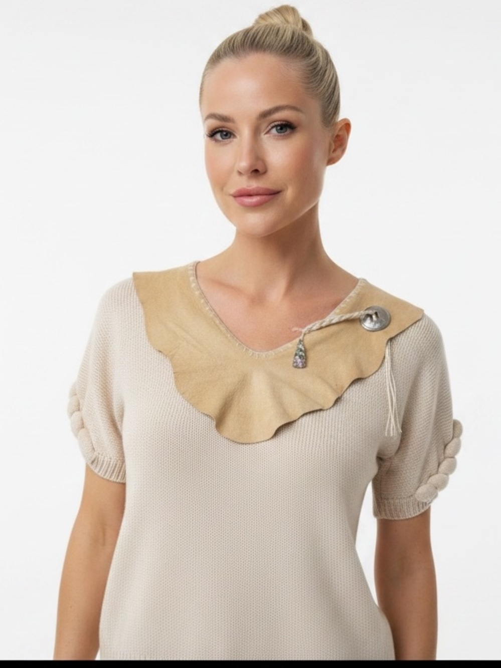 Post-Mod • Lorna Adams • Beige Short Knit Sweater Suede Collar mother of Pearl